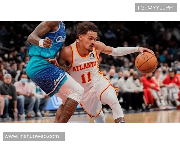 特雷杨突破高抛精准传球 波津空接暴扣震撼全场