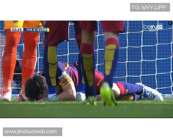 斯图尔特首节仅剩2分钟提前下场 双膝包裹厚冰袋引发关注